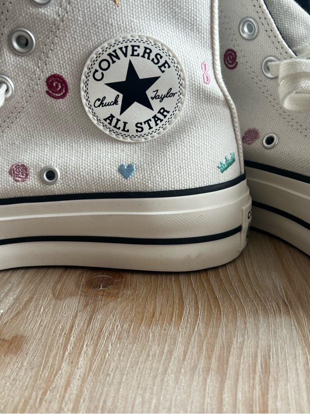 Chuck Taylor All Star Lift Platform Embroidered Doodles Sneakers Women 6.5 - Picture 11 of 15